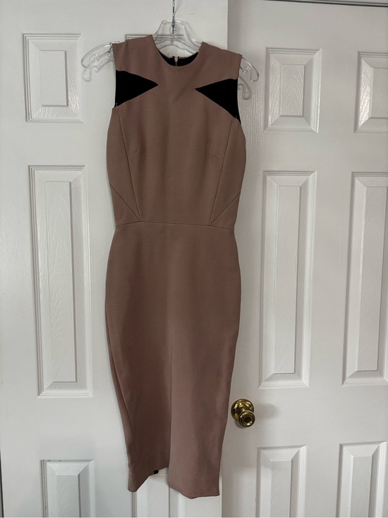 Victoria Beckham Dresses & Skirts - Victoria Beckham Taupe Midi Dress with Black Shoulder Insets